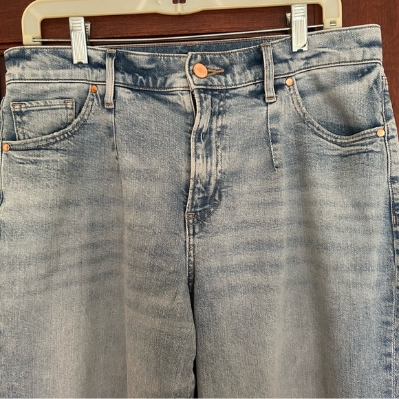 Express High Waisted Light Wash Pleated Wide Leg Jean - Size 8LONG - Picture 5 of 7